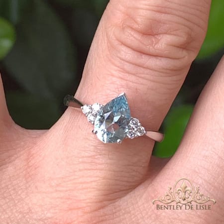 aquamarine-diamond-gold-ring-paddington-bentley-de-lisle